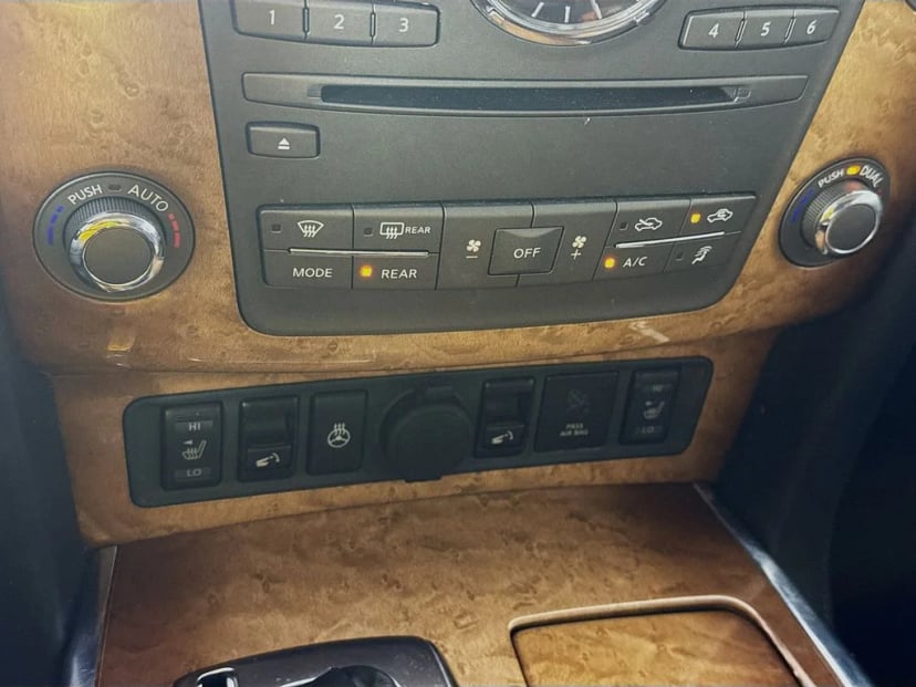 2012 INFINITI QX56 - Image 19