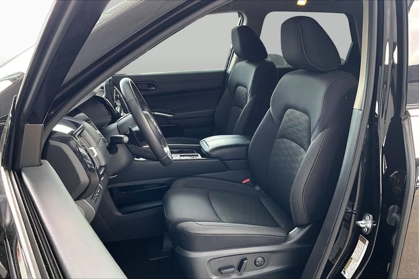 2025 Nissan Pathfinder - Image 8
