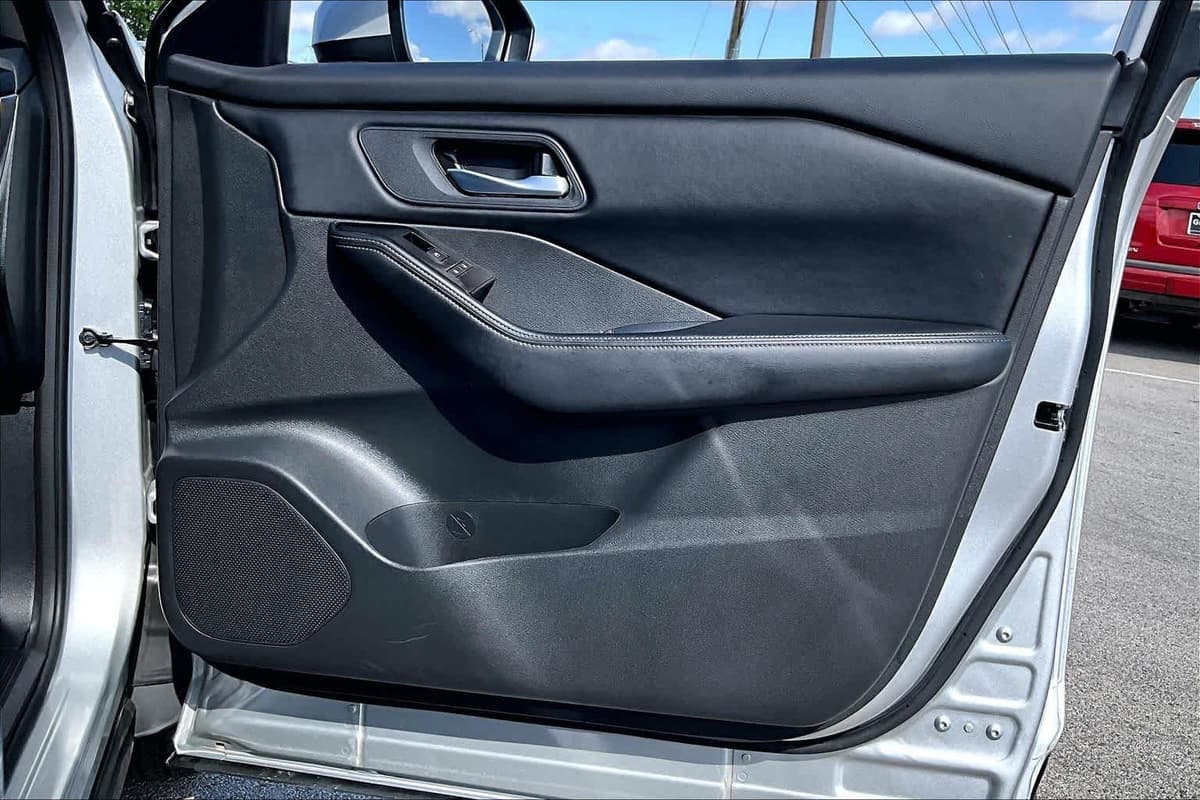 2025 Nissan Rogue - Image 23