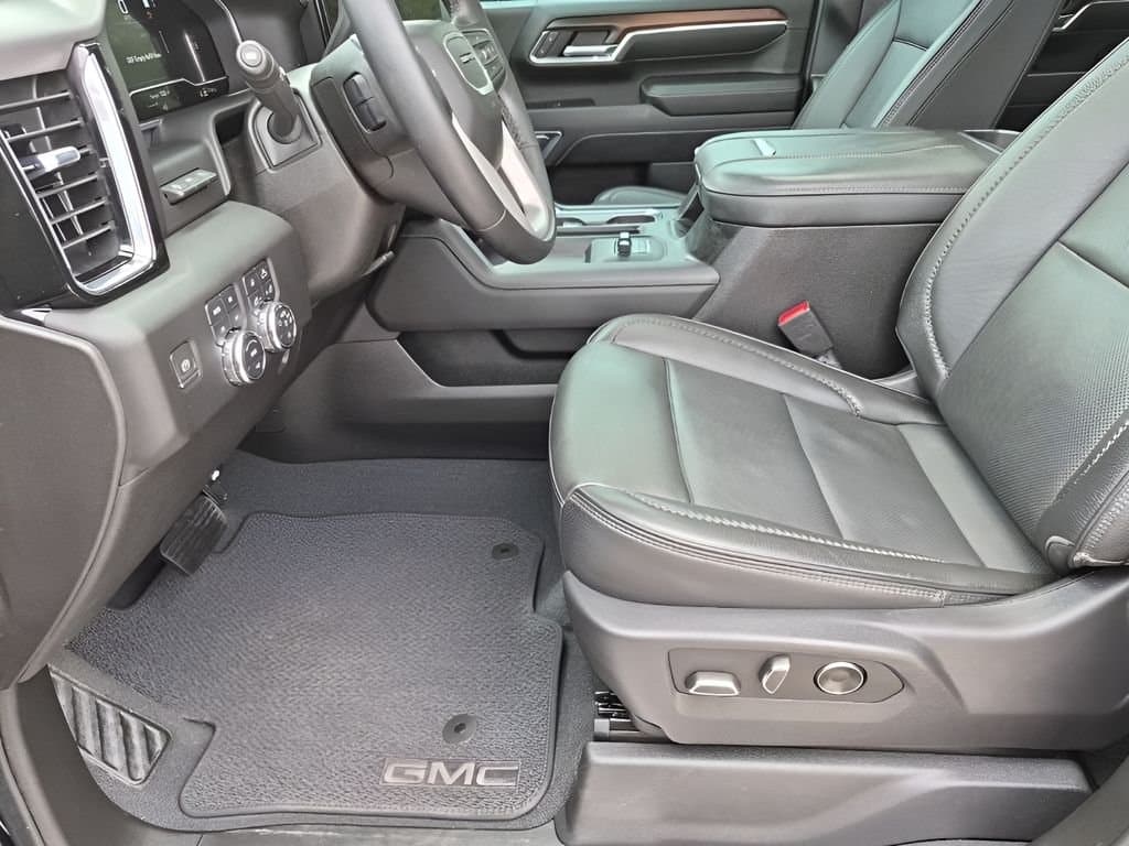 2024 GMC Sierra 2500HD - Image 32