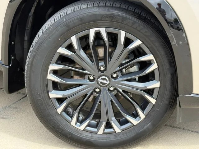 2025 Nissan Rogue - Image 2