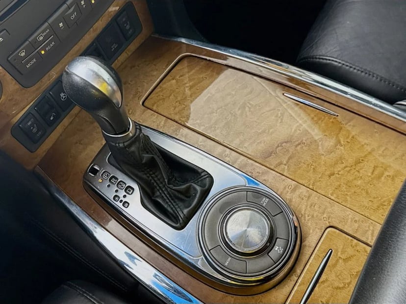 2012 INFINITI QX56 - Image 21