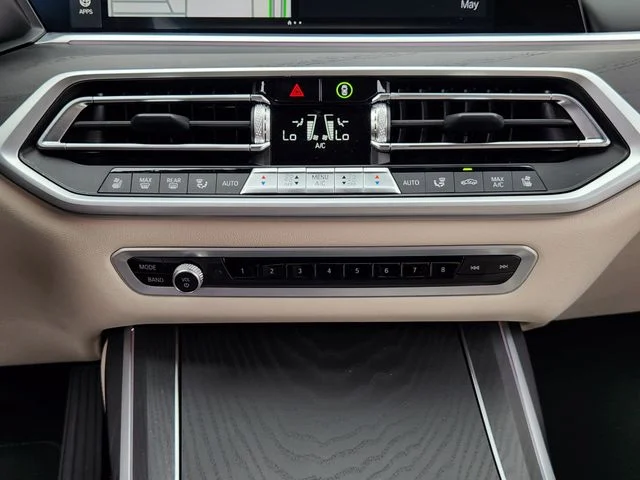 2022 BMW X7 - Image 18