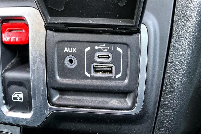 2020 Jeep Wrangler - Image 34