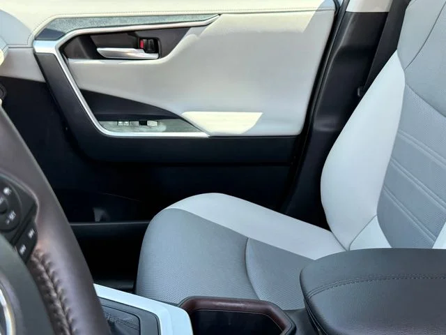 2023 Toyota RAV4 Hybrid - Image 13