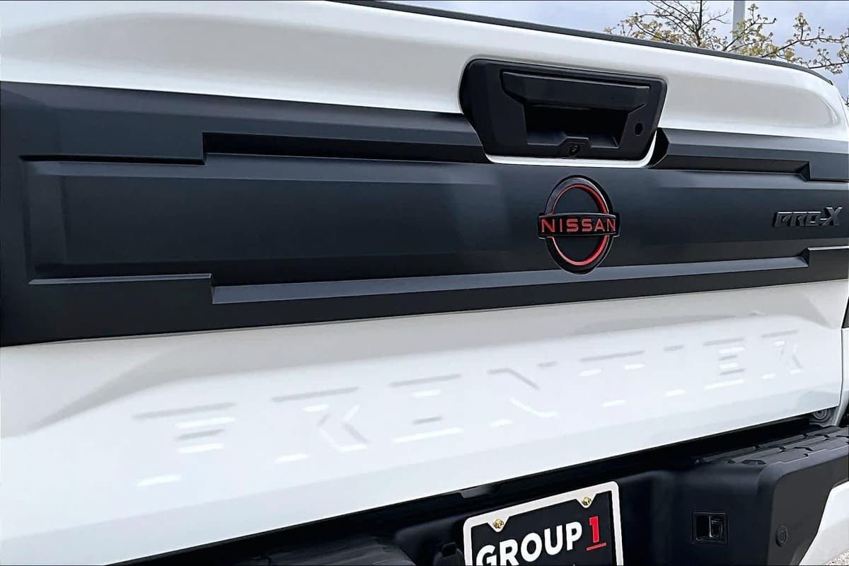 2025 Nissan Frontier - Image 10