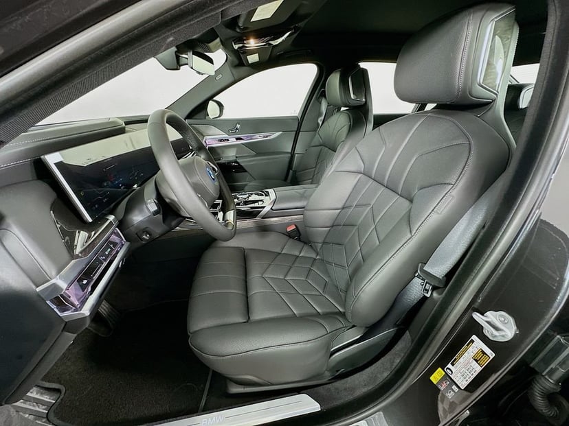 2026 BMW i7 - Image 16