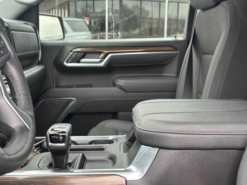 2025 Chevrolet Silverado 1500 - Image 11