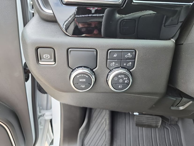 2024 GMC Sierra 2500HD - Image 33
