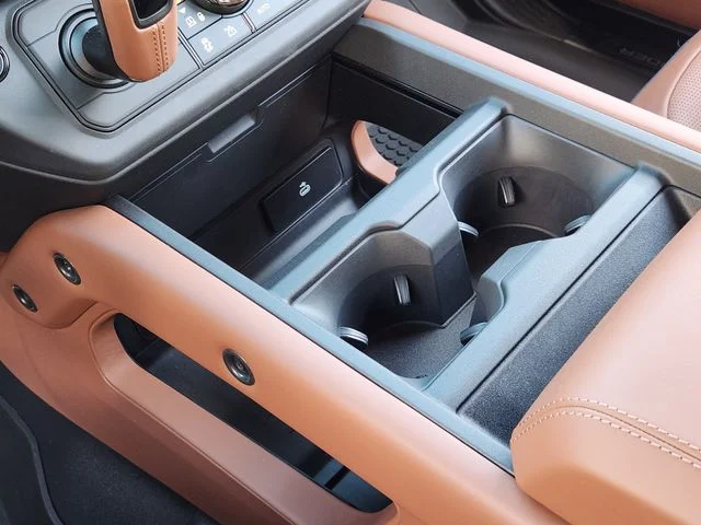 2026 Land Rover Defender 110 - Image 19