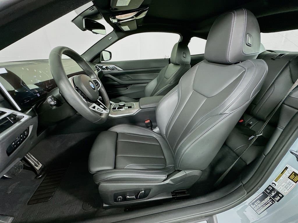 2025 BMW 4 Series - Image 21