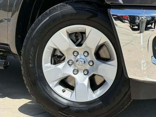 2025 Ram 1500 - Image 2