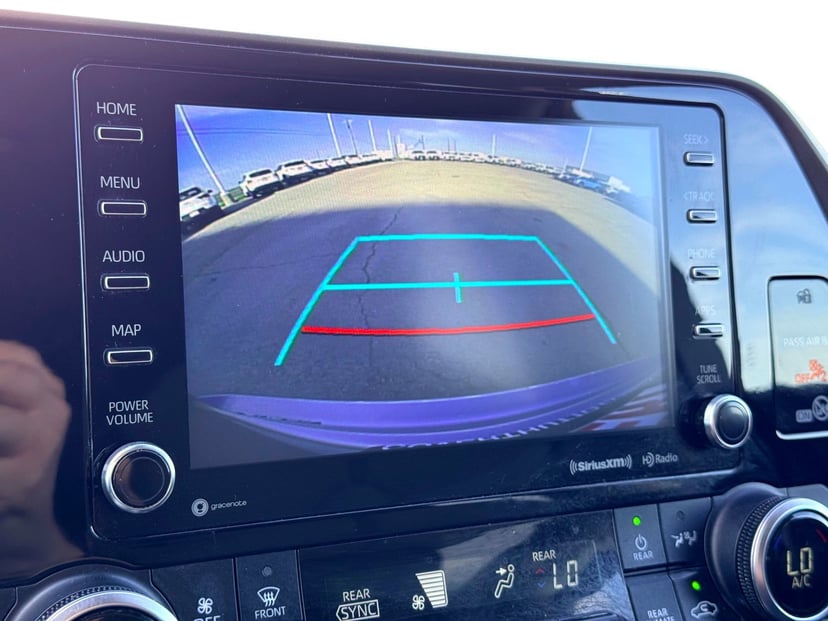 2022 Toyota Highlander - Image 28