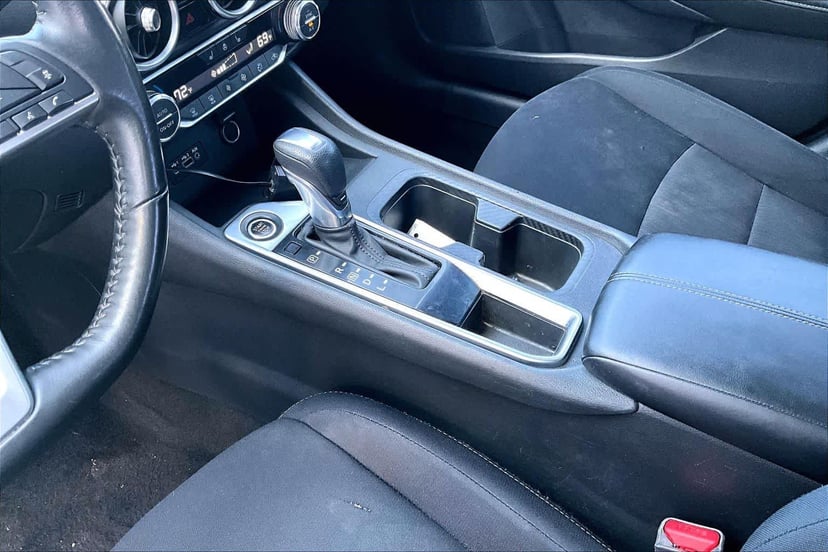 2022 Nissan Sentra - Image 16