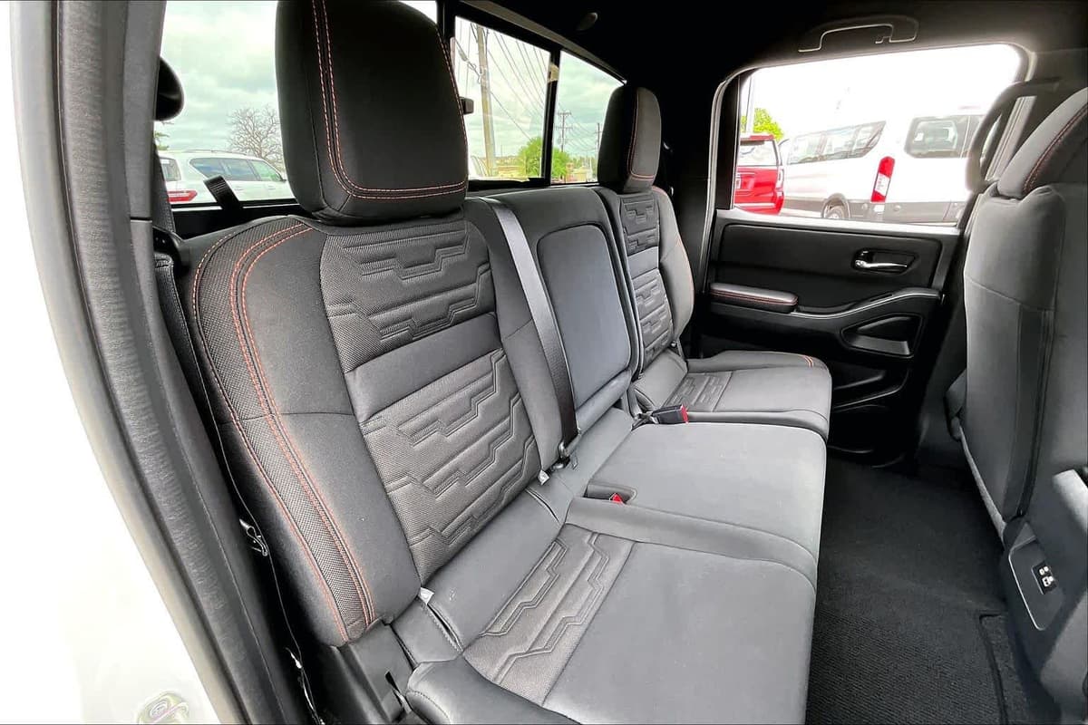 2025 Nissan Frontier - Image 20