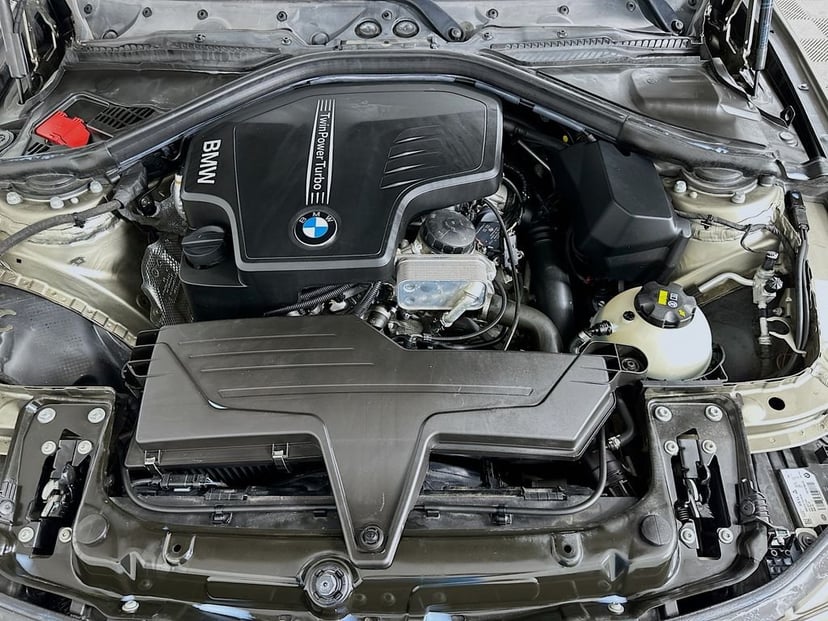 2016 BMW 3 Series - Image 30