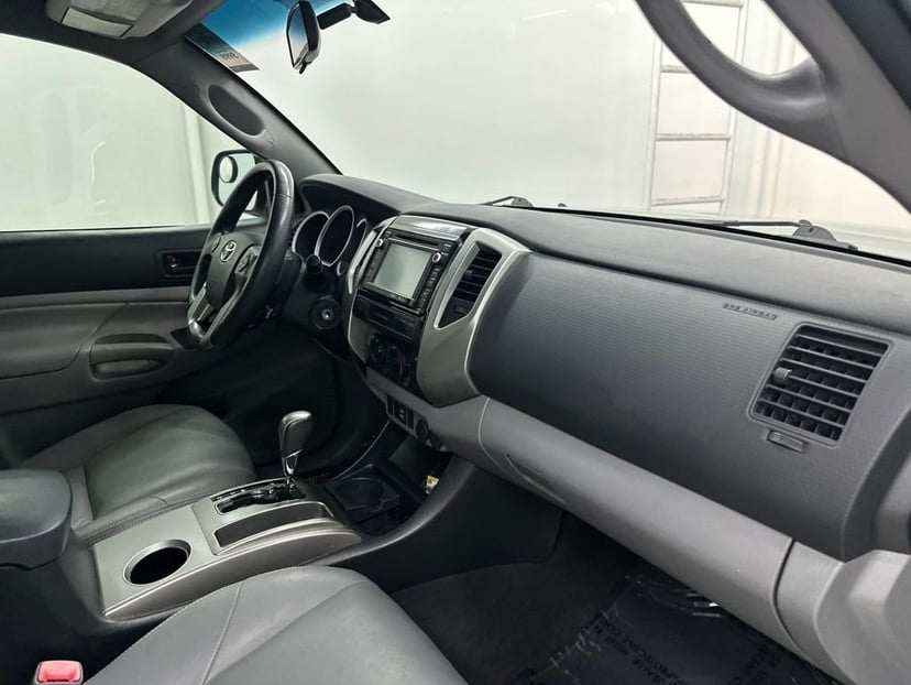 2015 Toyota Tacoma - Image 20