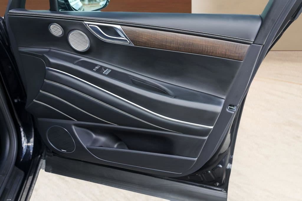 2023 Genesis GV80 - Image 31