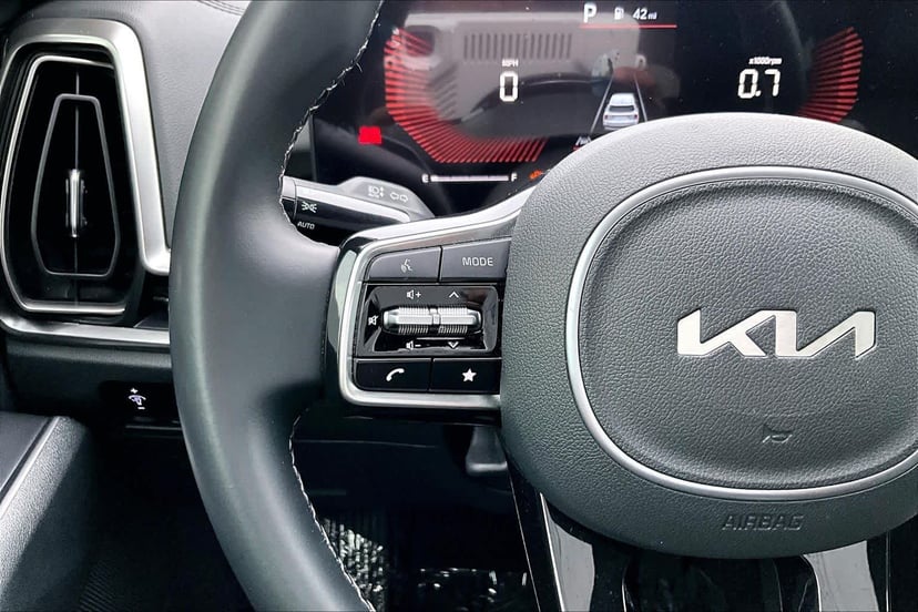 2025 Kia Sorento - Image 23