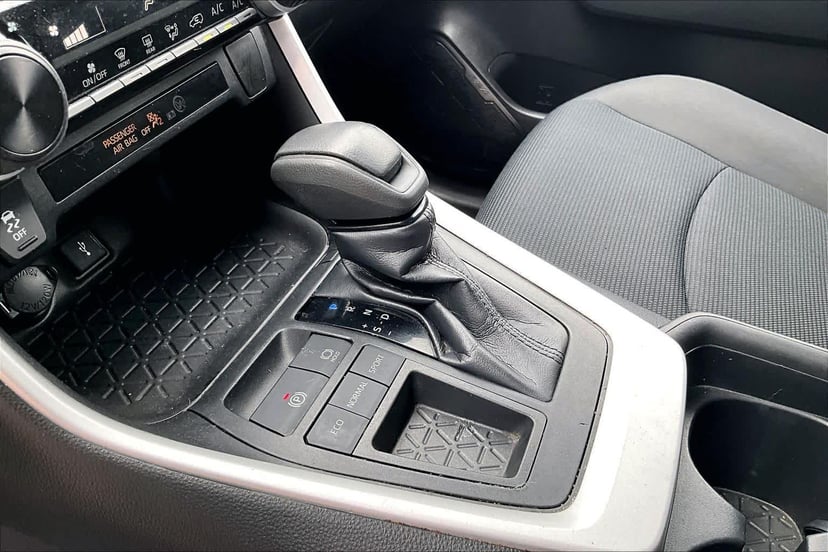 2021 Toyota RAV4 - Image 16