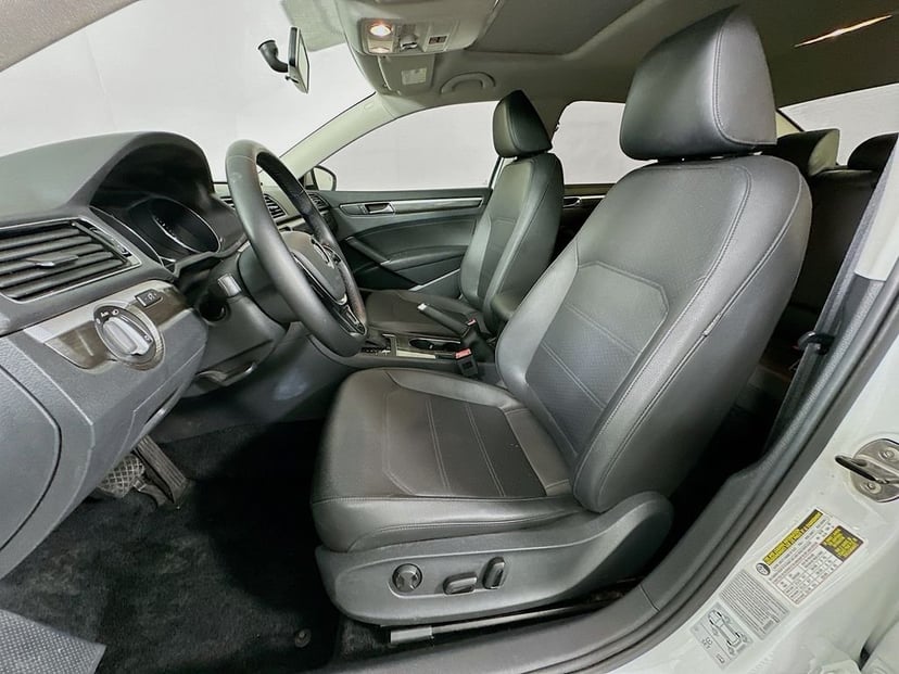 2017 Volkswagen Passat - Image 20