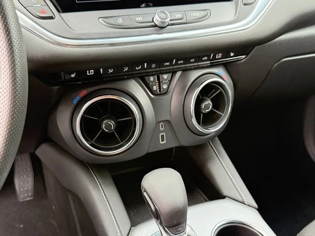 2025 Chevrolet Blazer - Image 21