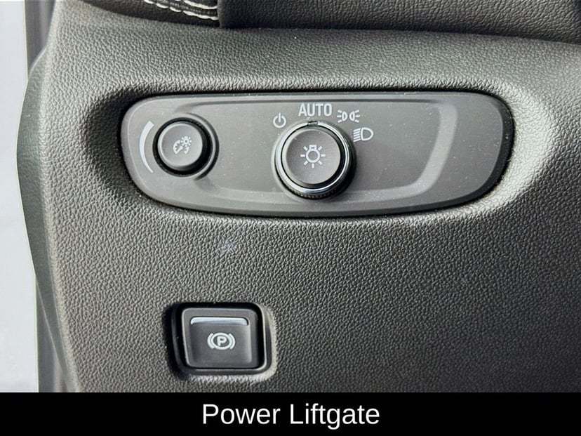 2023 Chevrolet Blazer - Image 11
