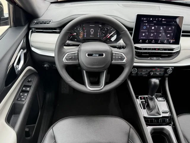 2025 Jeep Compass - Image 21