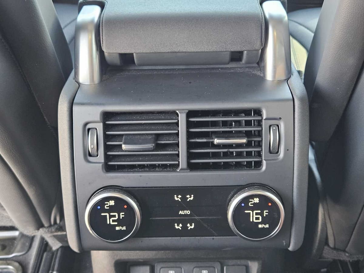 2025 Land Rover Discovery - Image 26