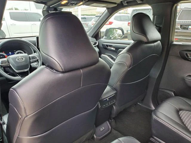 2025 Toyota Highlander - Image 53