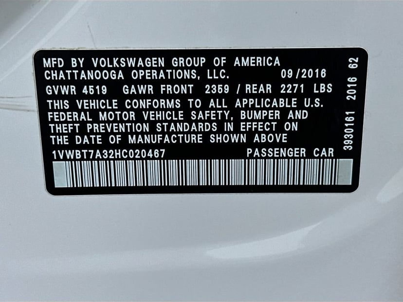2017 Volkswagen Passat - Image 32