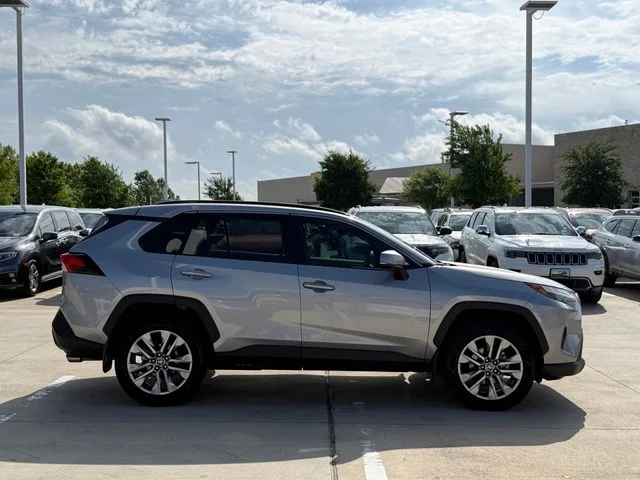 2022 Toyota RAV4 - Image 5
