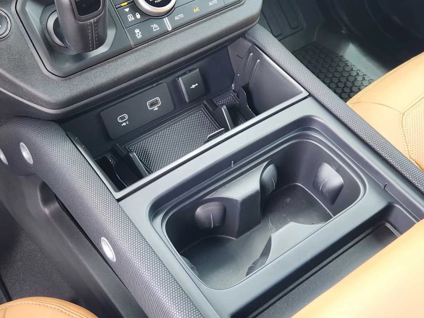2024 Land Rover Defender - Image 20