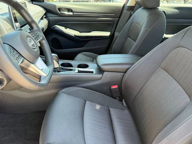2025 Nissan Altima - Image 9