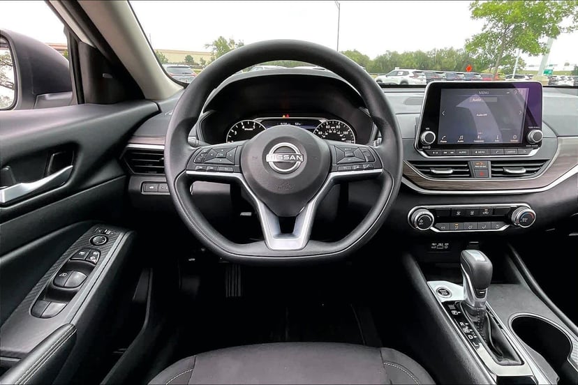 2025 Nissan Altima - Image 6