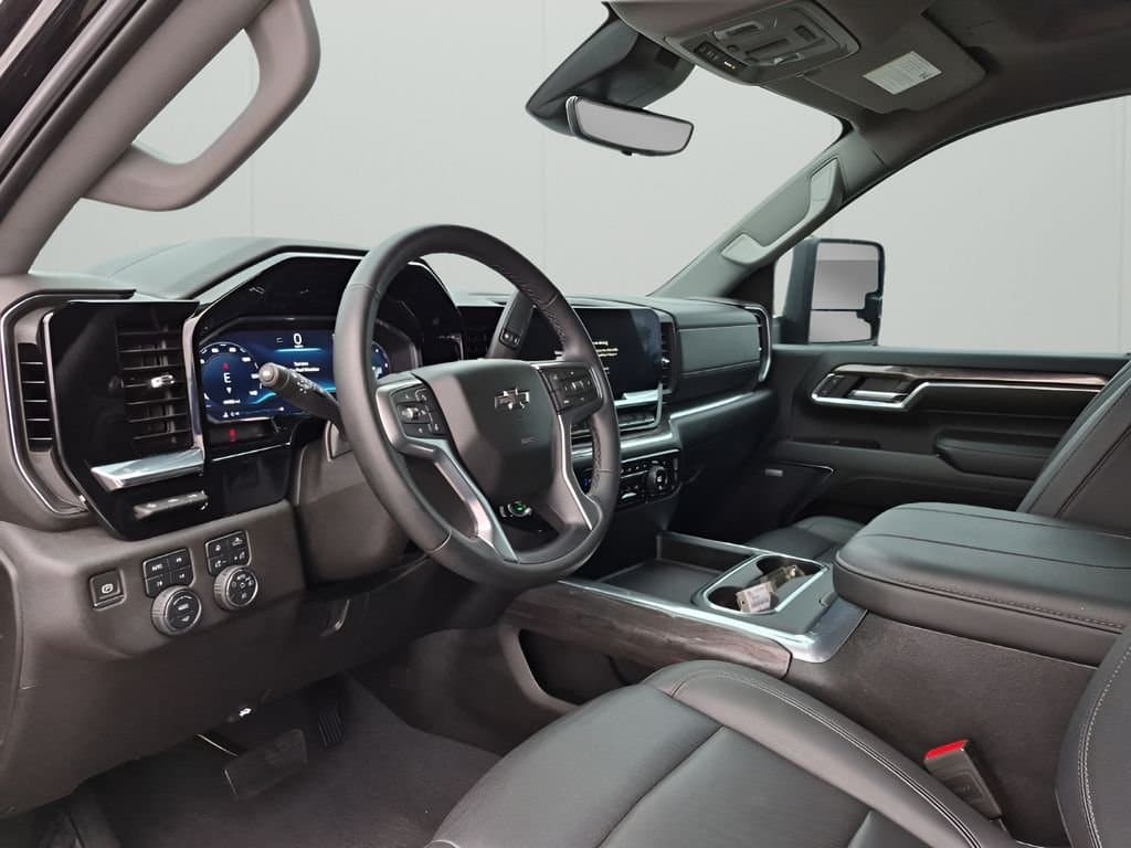 2024 Chevrolet Silverado 2500HD - Image 30