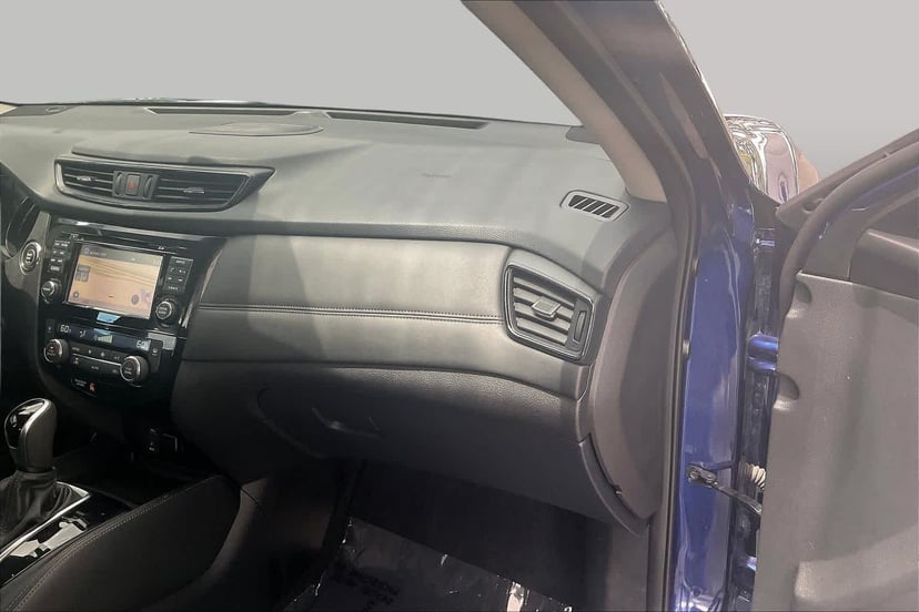 2017 Nissan Rogue - Image 19