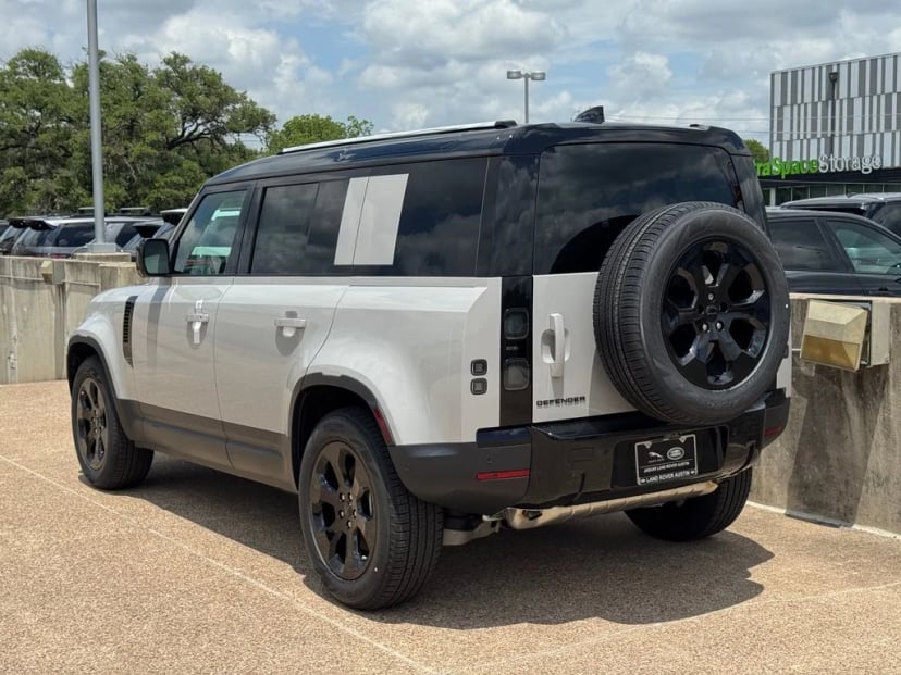 2026 Land Rover Defender 110 - Image 6