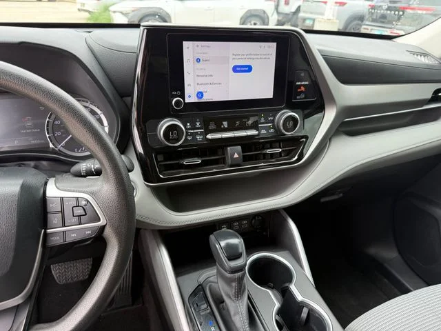 2023 Toyota Highlander - Image 15