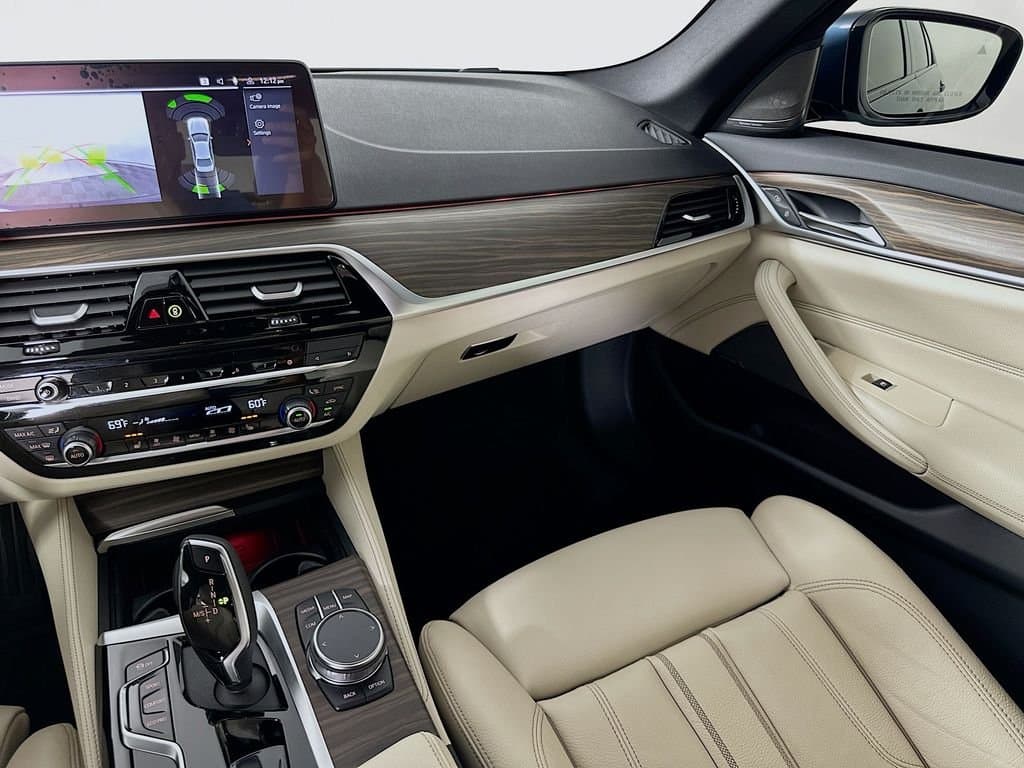 2023 BMW 5 Series - Image 24