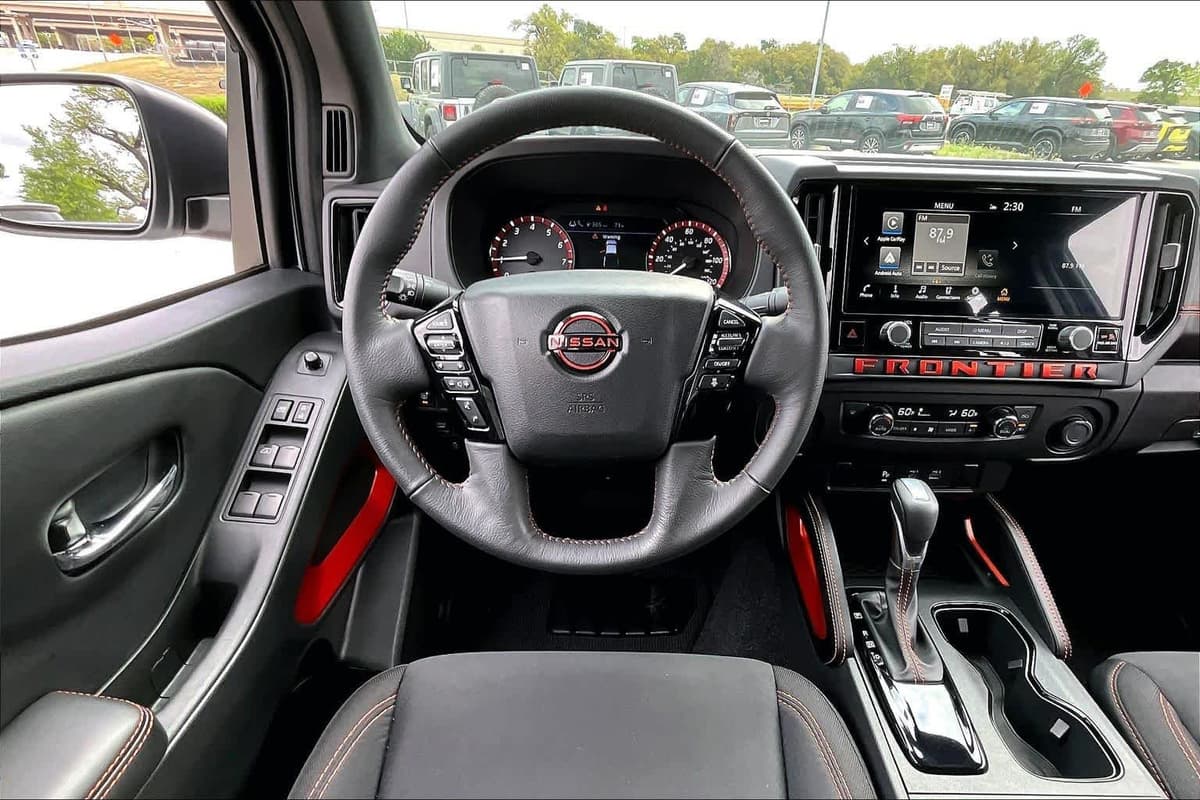 2025 Nissan Frontier - Image 6