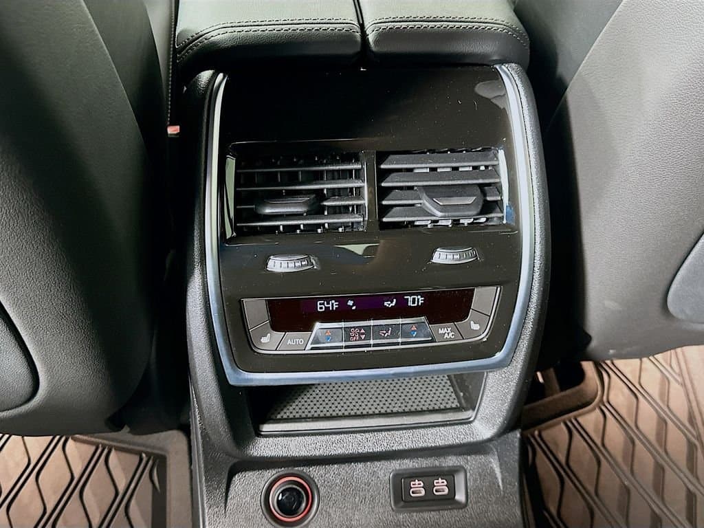 2026 BMW X7 - Image 18