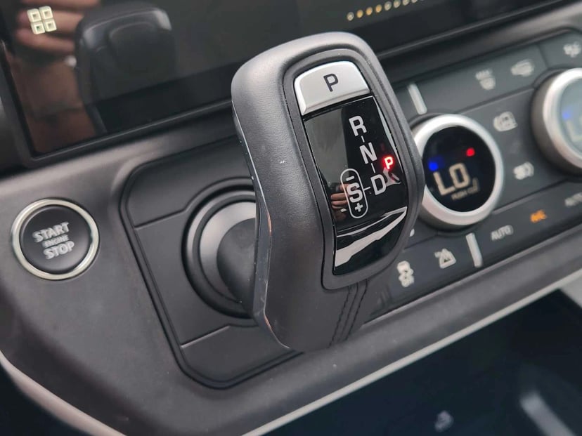 2026 LAND ROVER Defender 110 - Image 19