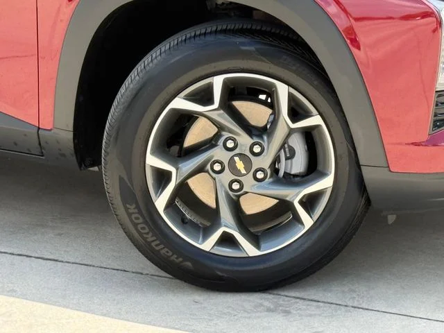 2025 Chevrolet Trax - Image 2