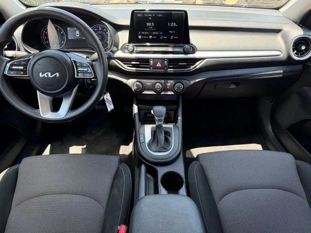 2023 Kia Forte - Image 22