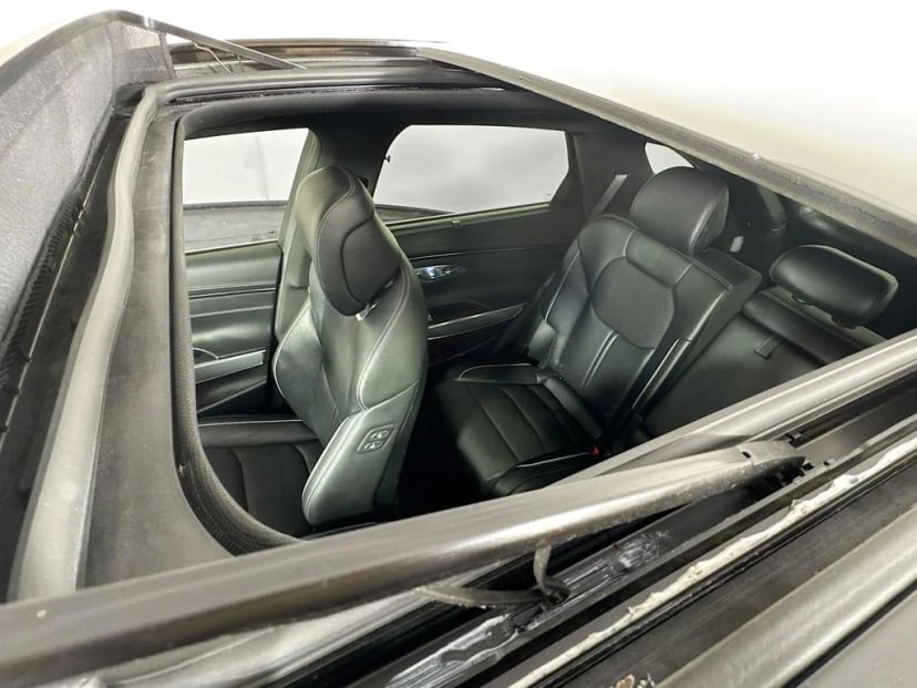 2022 Genesis GV70 - Image 25