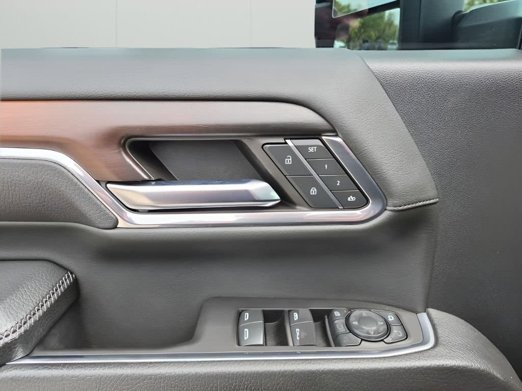 2024 GMC Sierra 2500HD - Image 27