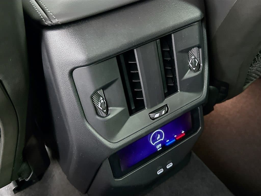 2025 BMW X3 - Image 18