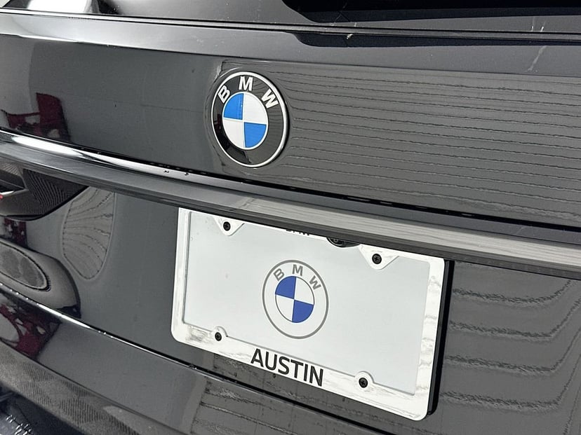 2026 BMW X7 - Image 22