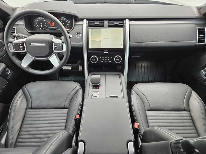 2025 Land Rover Discovery - Image 26